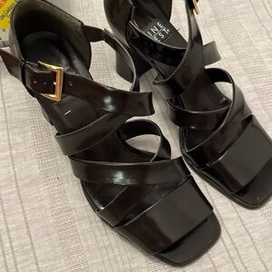 Vintage Nine West strappy heel. Dark brown leather. Size 8